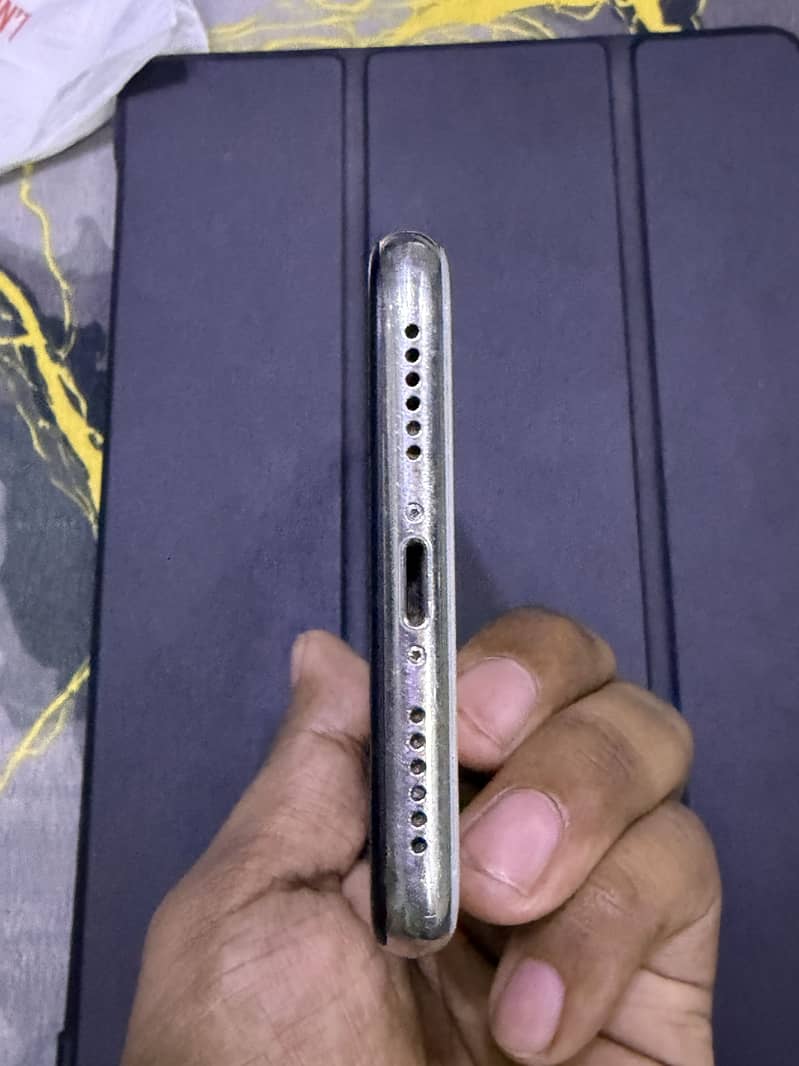 Apple iPhone X 5