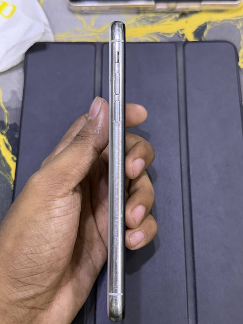Apple iPhone X 3