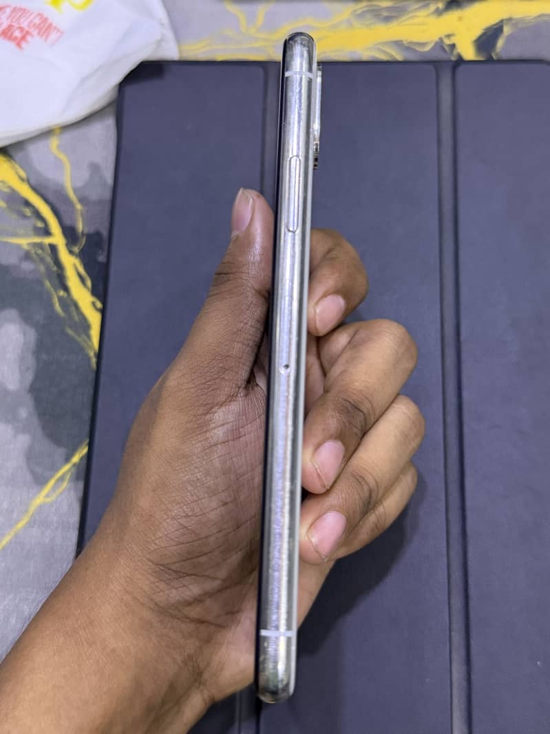 Apple iPhone X 6