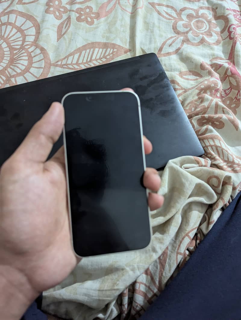 Apple iPhone 14 3