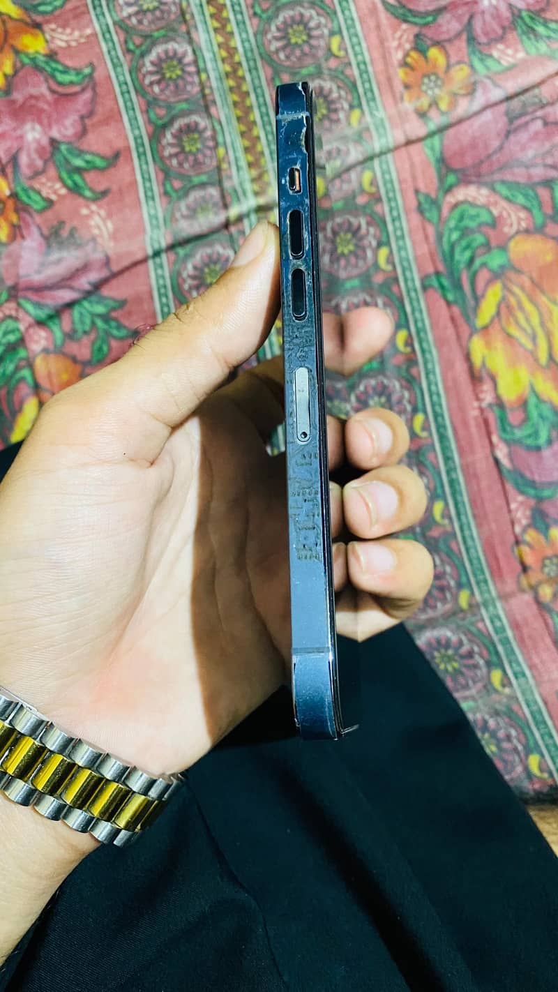 Apple iPhone 13 Pro 4