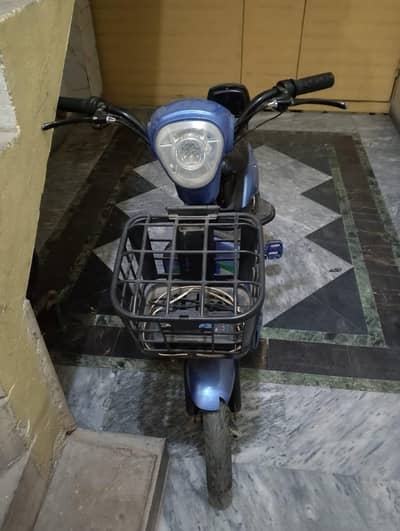 YJ Future Indus Electric Scooty 450W Graphene Battery Good Condition