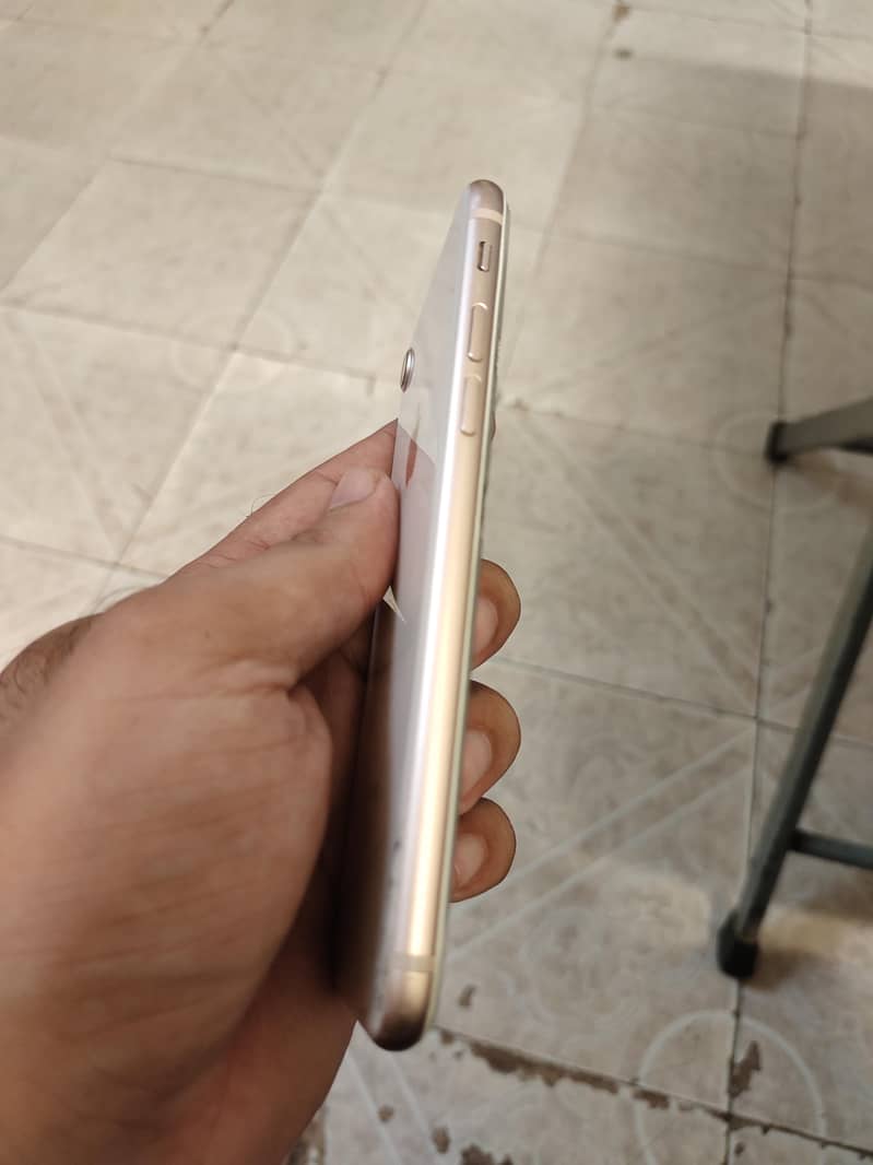 Apple iPhone 8 3