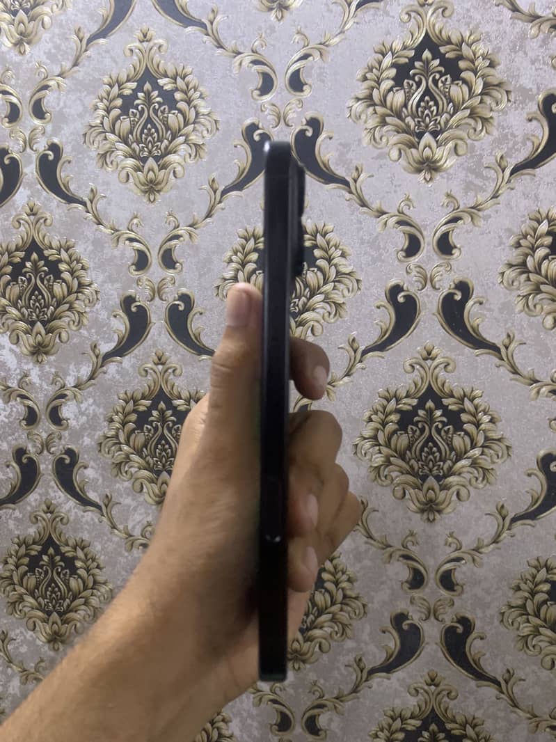 Apple iPhone 16 Pro Max 1