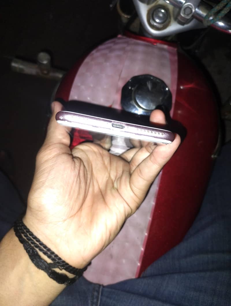 Apple iPhone 7 Plus 0