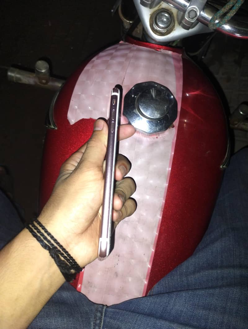 Apple iPhone 7 Plus 3