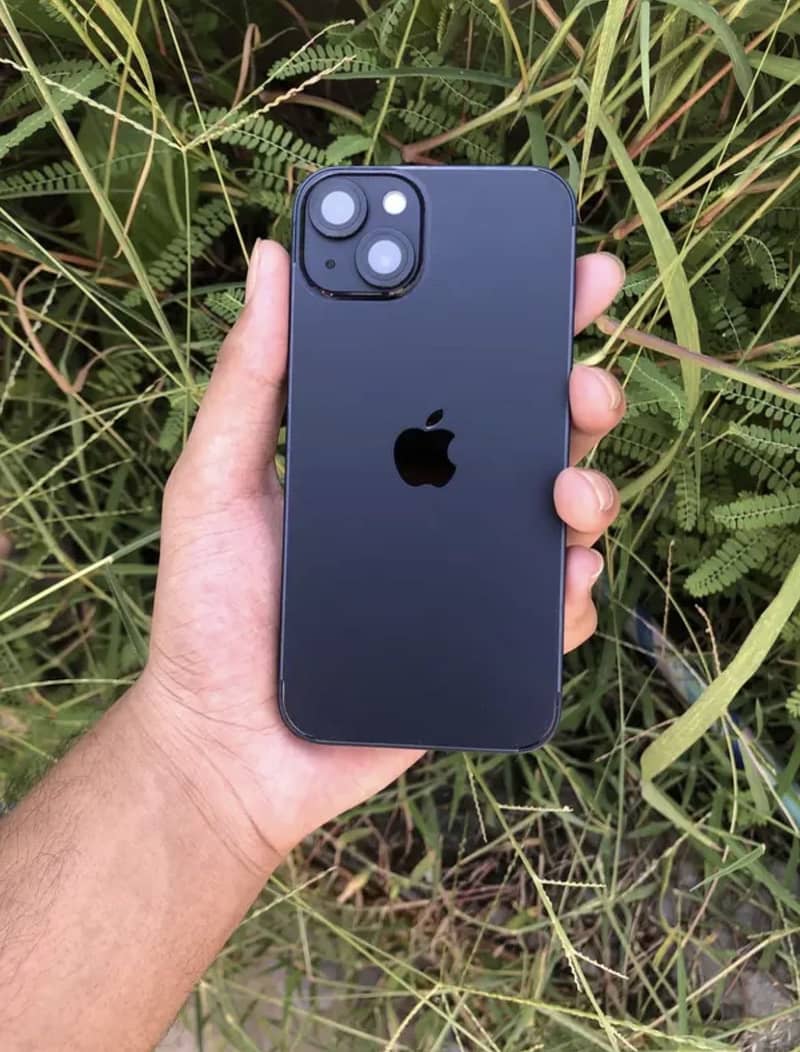 Apple iPhone 13 0