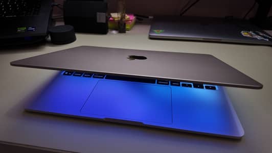 Macbook Air M5 13" 16/512 - Slightly Used