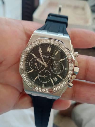 Diamond dial watch