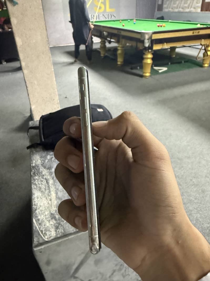 Apple iPhone X 3