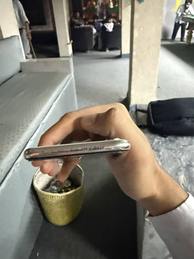 Apple iPhone X 4