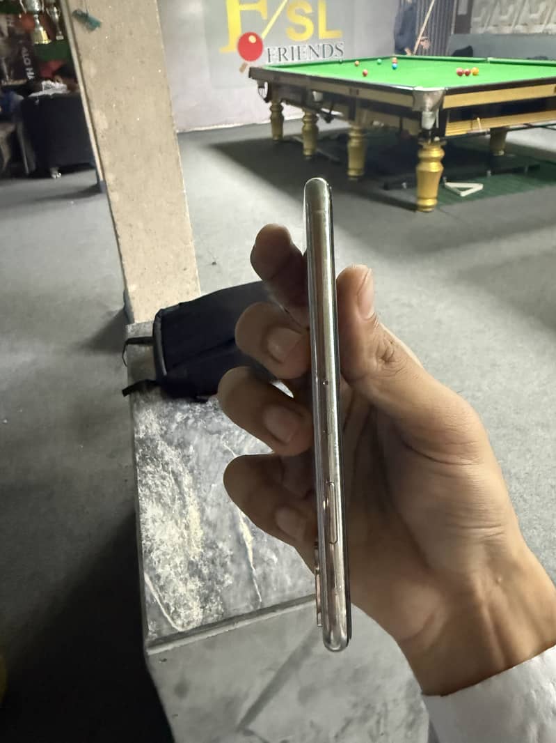 Apple iPhone X 5