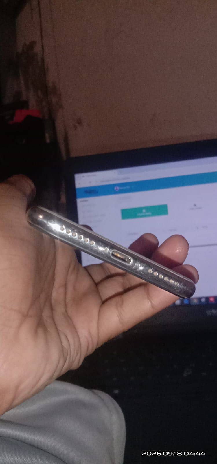 Apple iPhone X 4