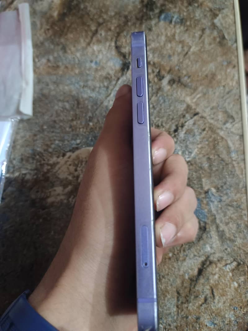 Apple iPhone 12 3