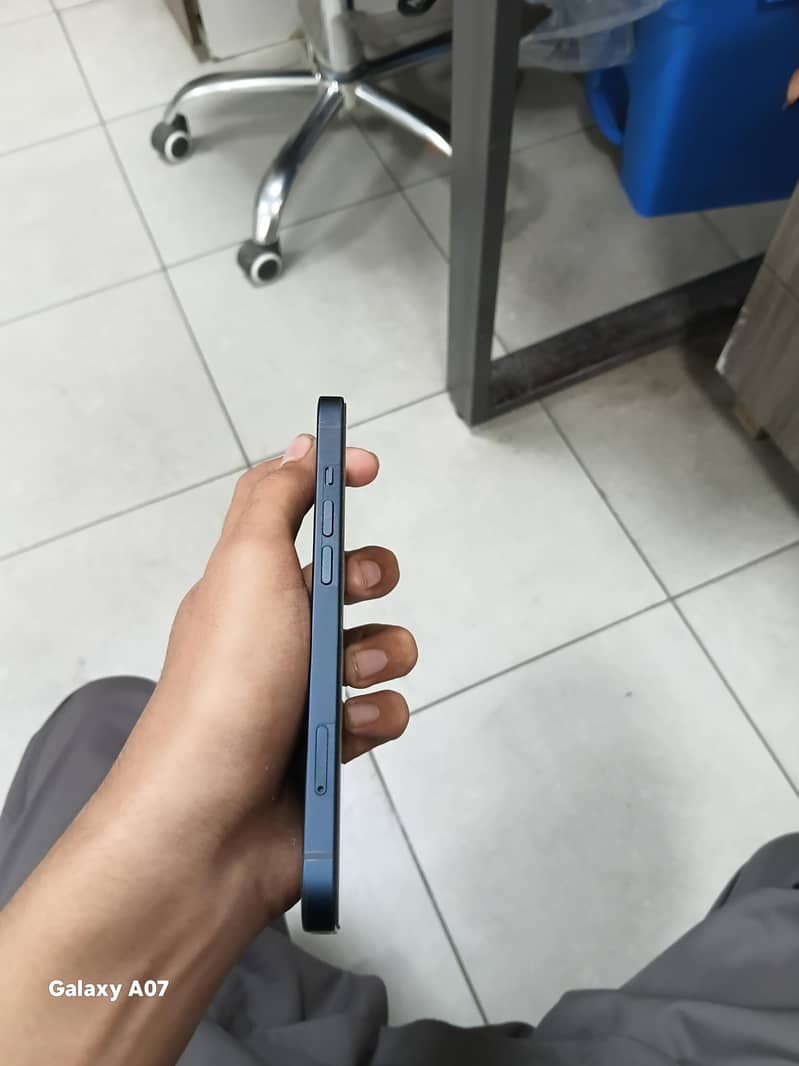 Apple iPhone 13 4
