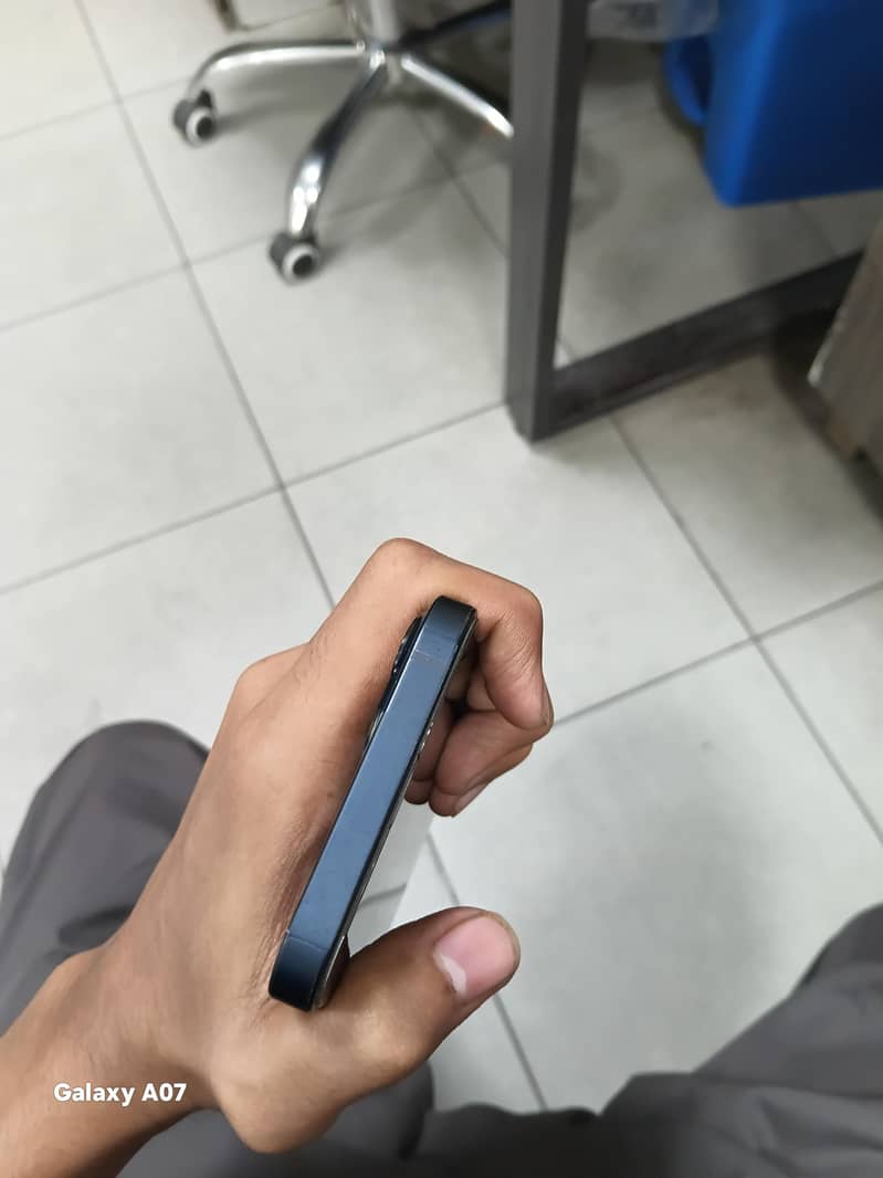 Apple iPhone 13 5