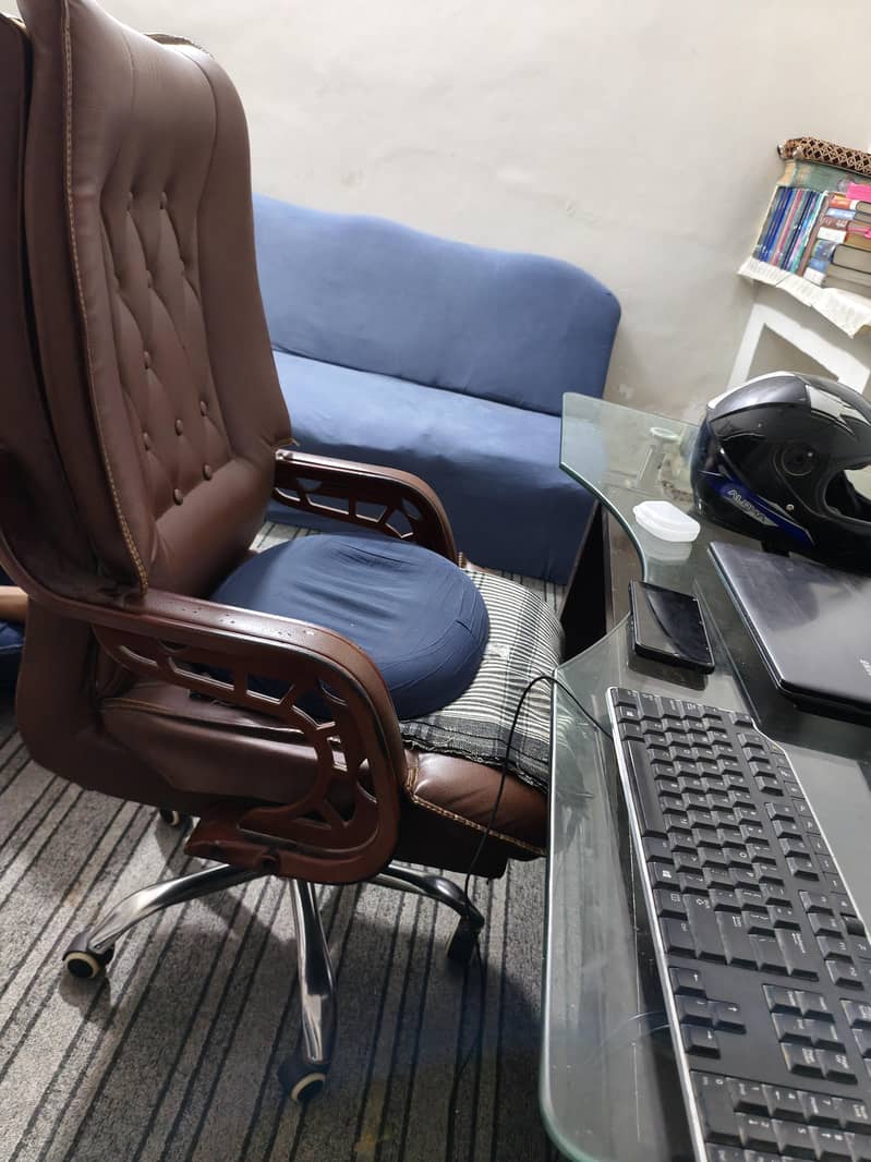 Executive Chair 1