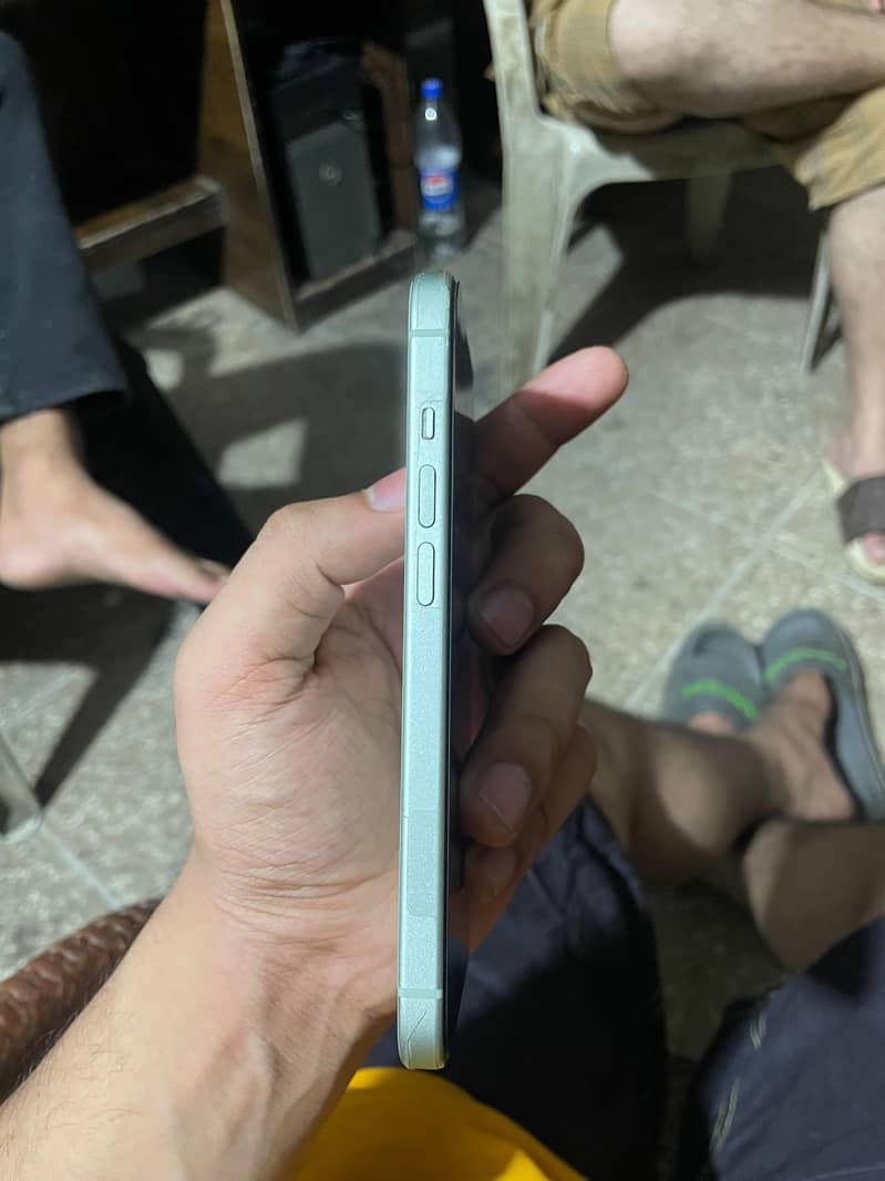 Apple iPhone 15 3