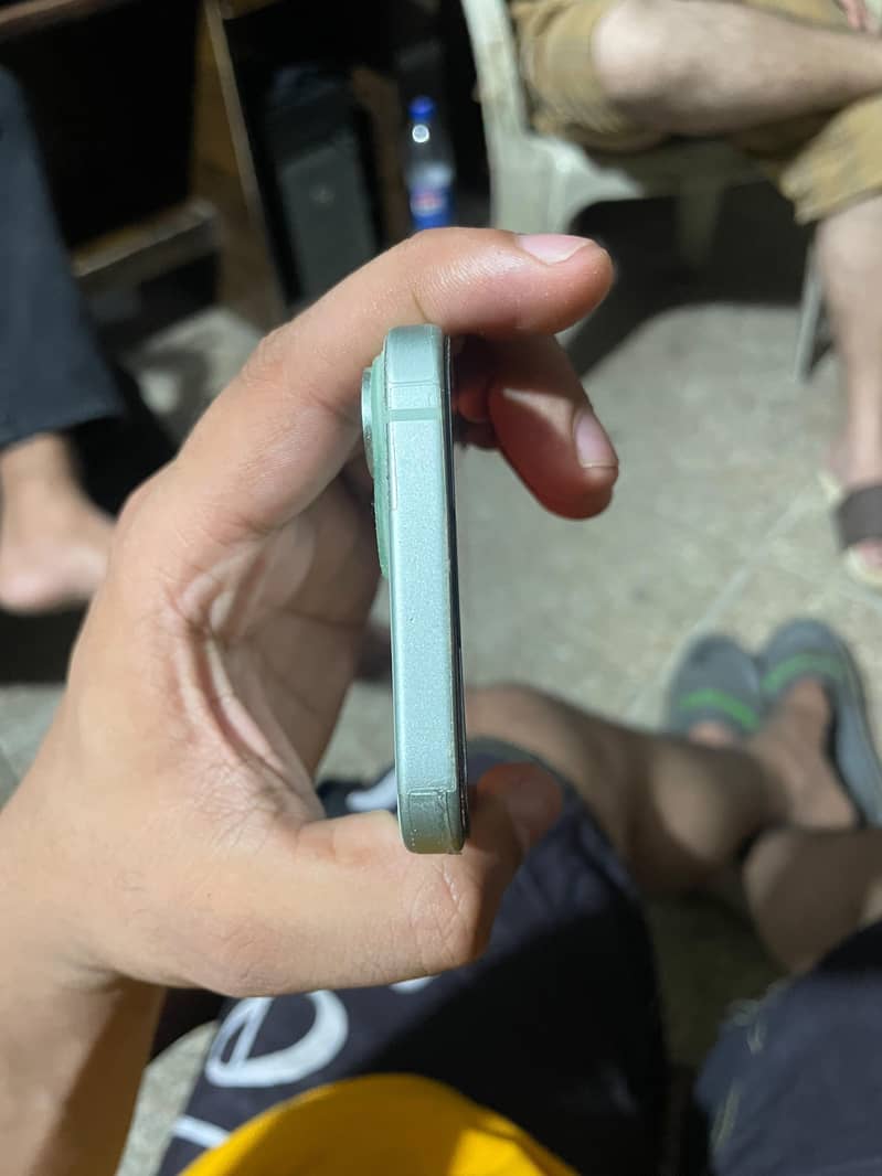 Apple iPhone 15 4