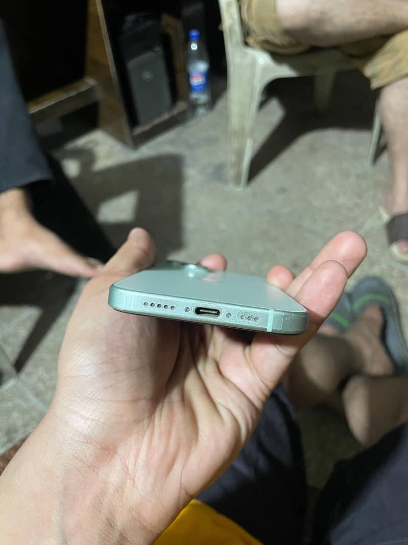 Apple iPhone 15 5