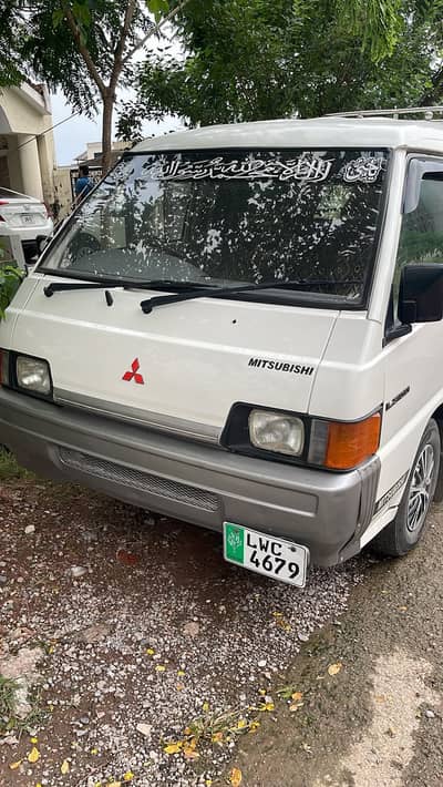 Mitsubishi L300 2005