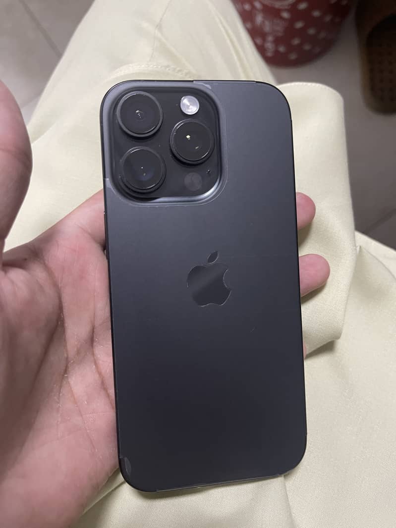 Apple iPhone 16 Pro 0