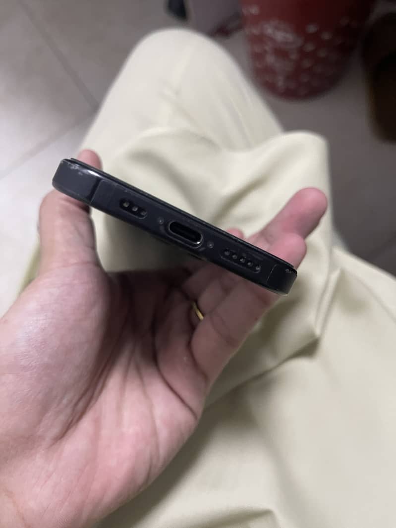Apple iPhone 16 Pro 2