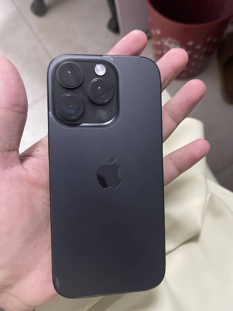 Apple iPhone 16 Pro 4