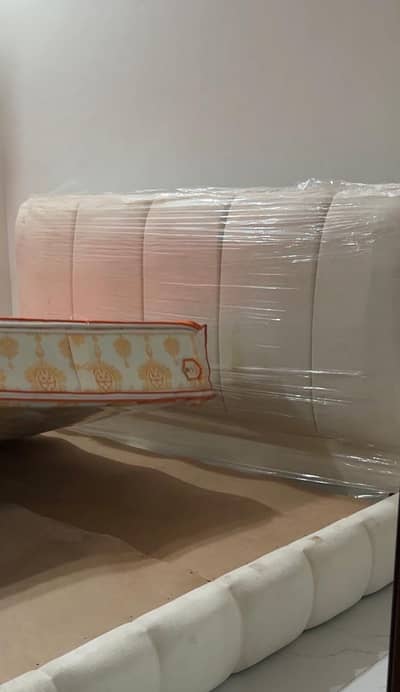 Bubble bed brand new  | Boucle Fabric | Modern design
