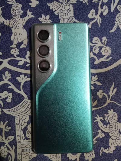 Tecno Camon 40 pro (8/256 GB)