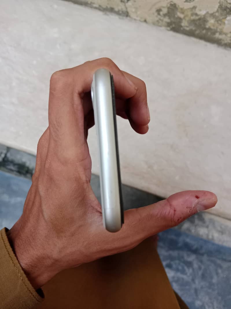 Apple iPhone 11 5