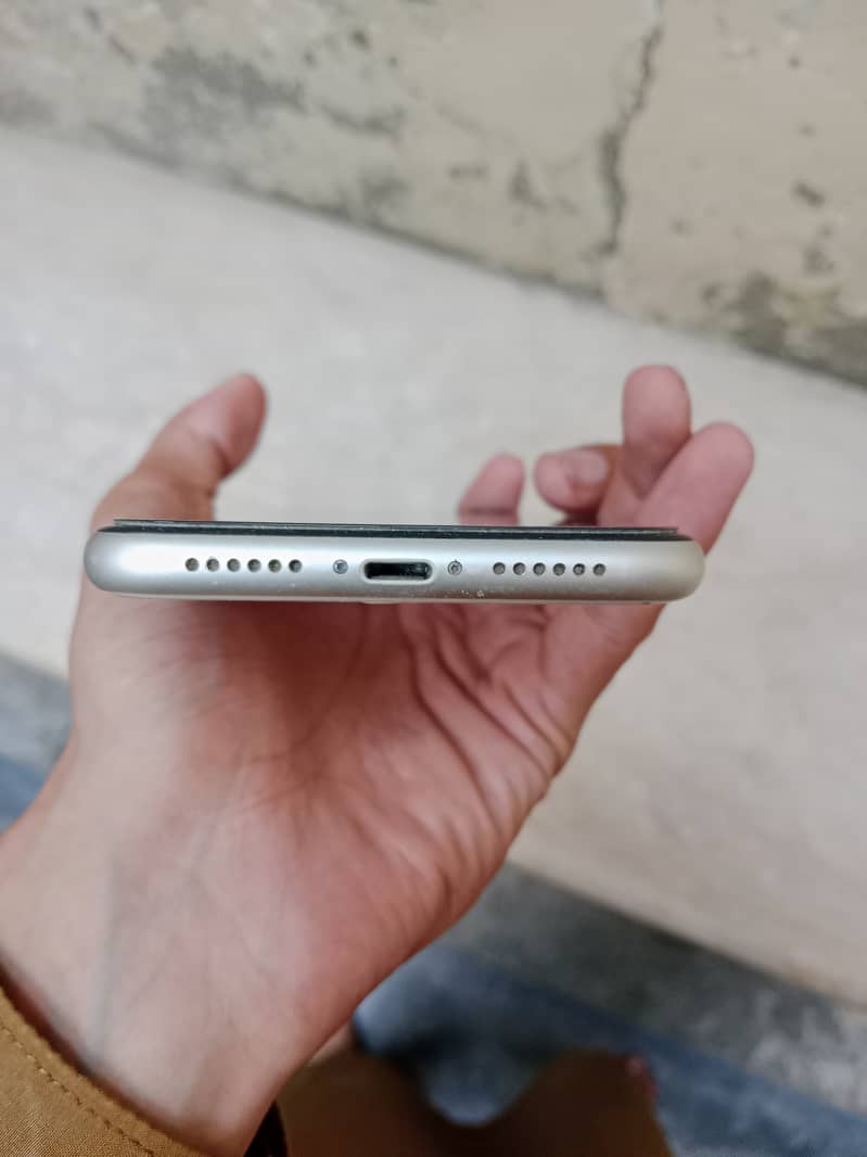 Apple iPhone 11 6