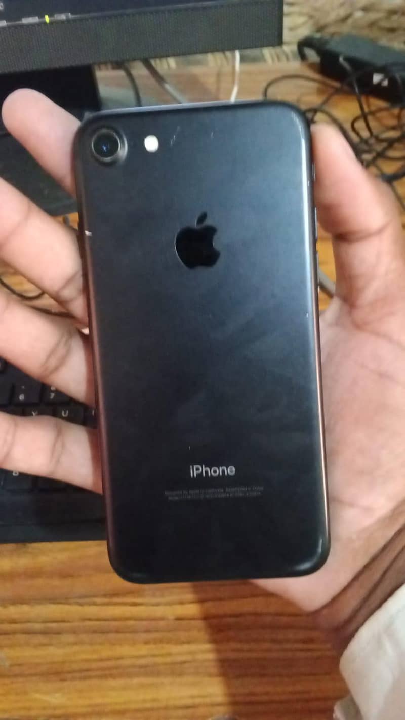 Apple iPhone 7 0