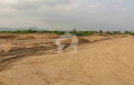 F-14/4 plot 38x84 for sale.