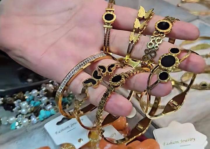 hand cuff 1