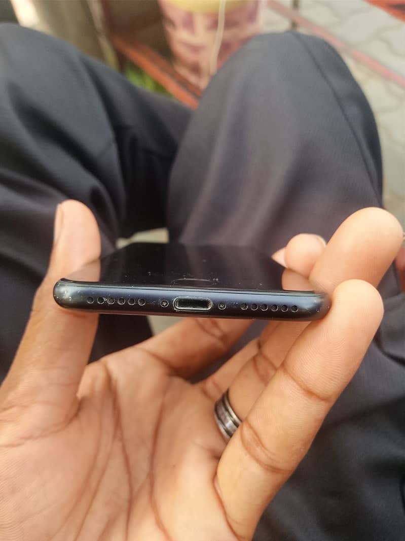 Apple iPhone 7 7