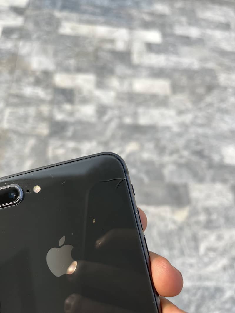 iPhone 8 Plus 1