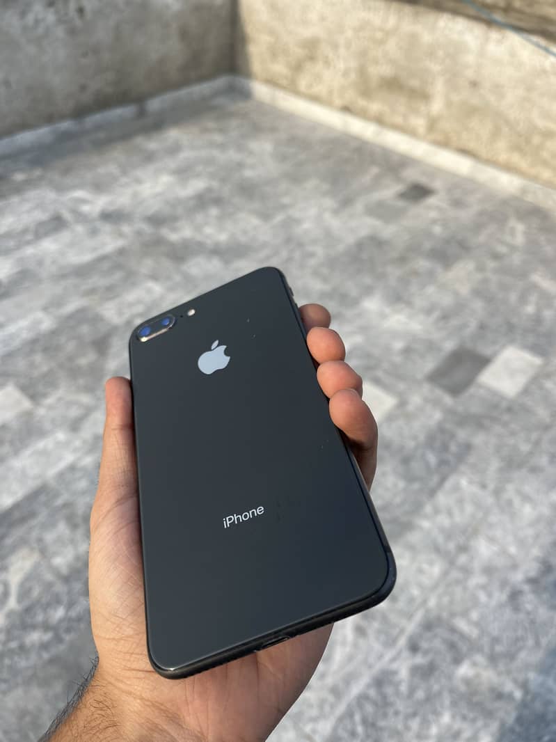 iPhone 8 Plus 2