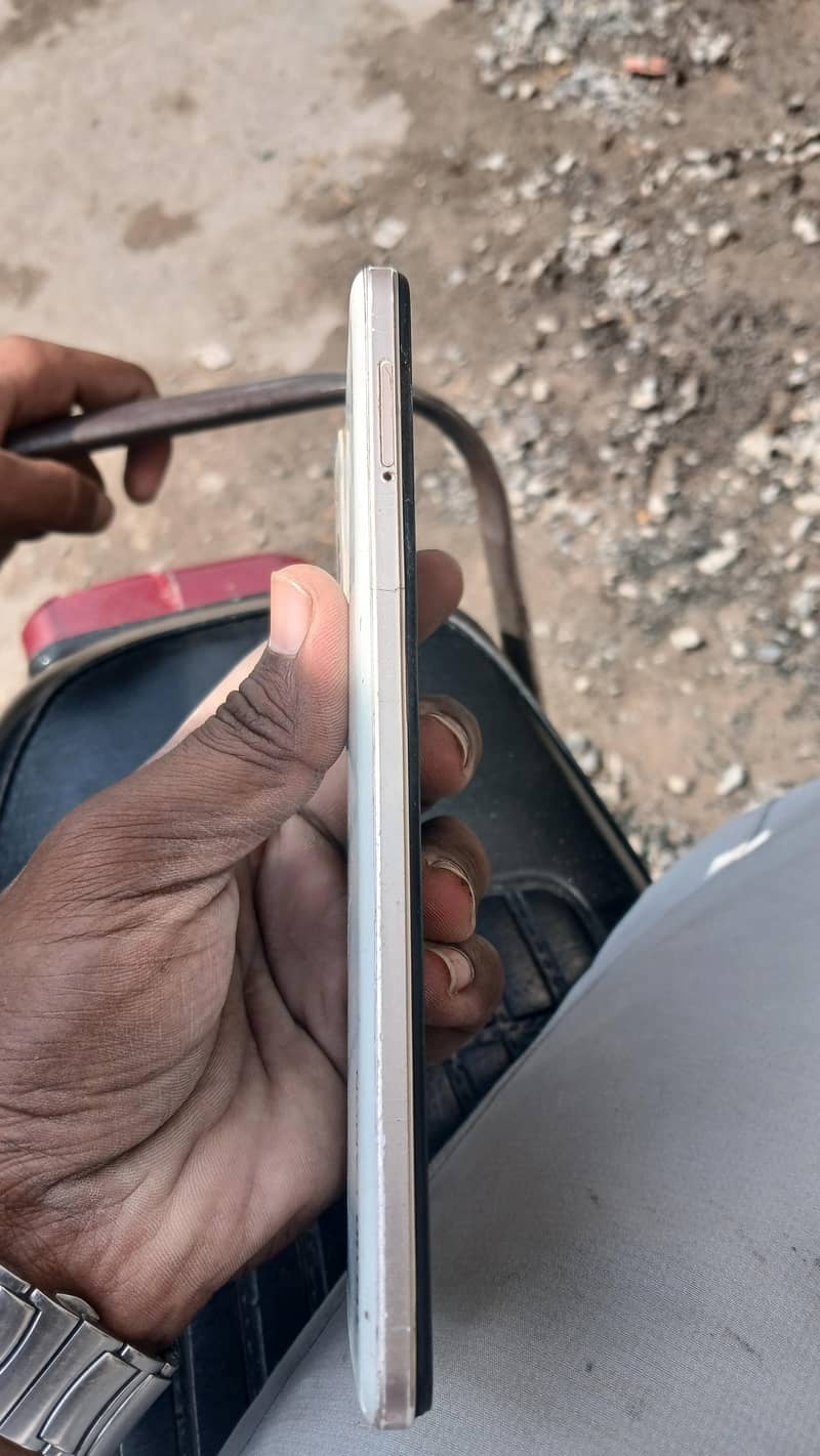 tecno camon 18T 4