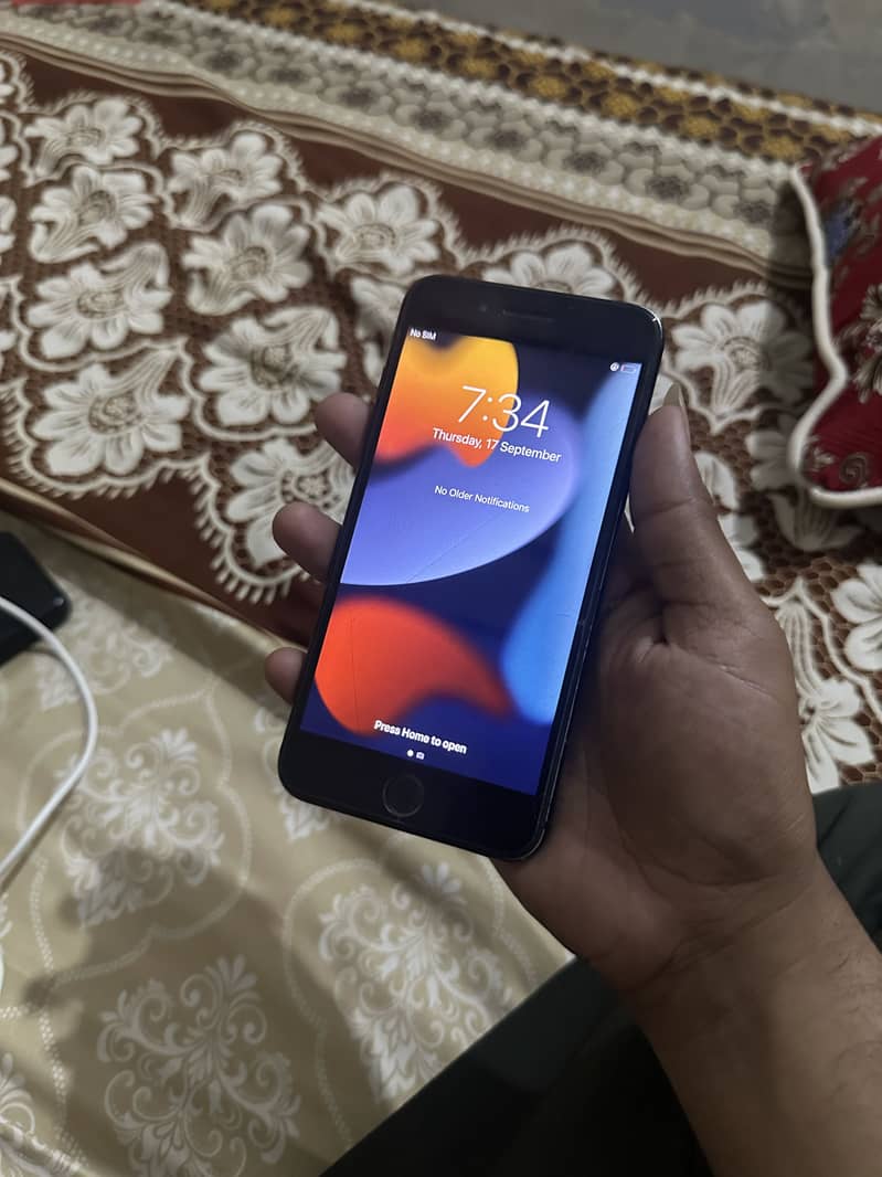 Apple iPhone 7 Plus 1