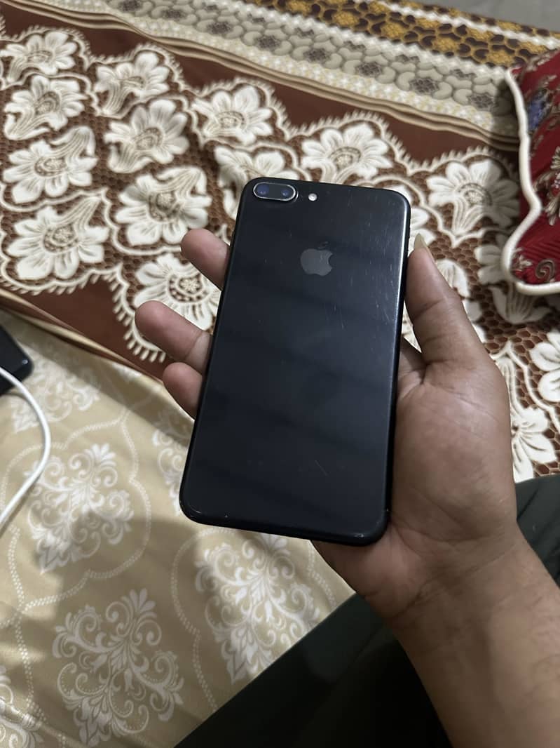 Apple iPhone 7 Plus 2