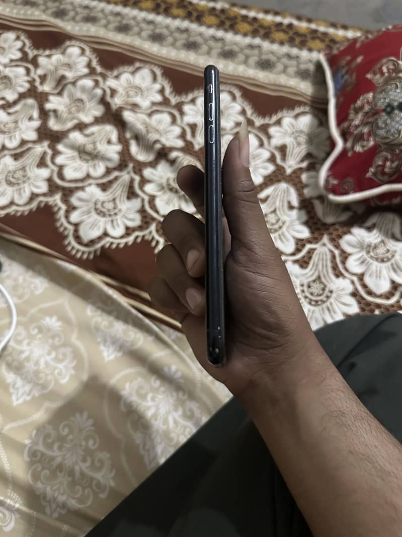 Apple iPhone 7 Plus 5