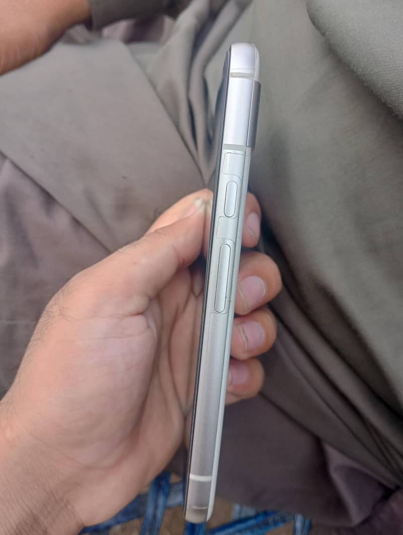 Google Pixel 8a 1