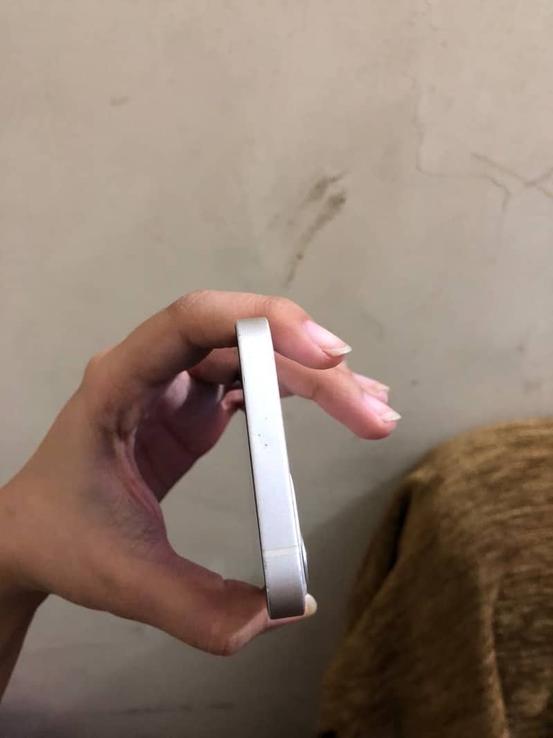 Apple iPhone 12 mini 4