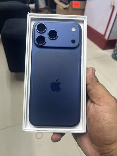 Apple iPhone 17 Pro Max sim locked  256GB 30 CYCLE