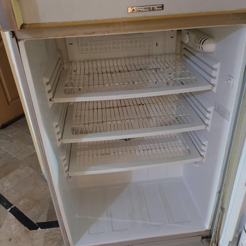 Pell Refrigerator 0