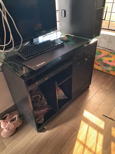 computer table black colour A one condition