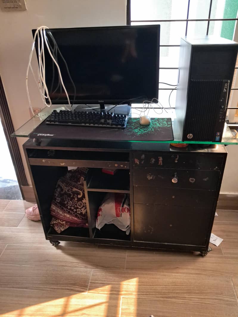 computer table black colour A one condition 1
