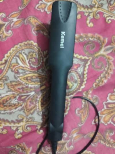 hair straightener. kemei