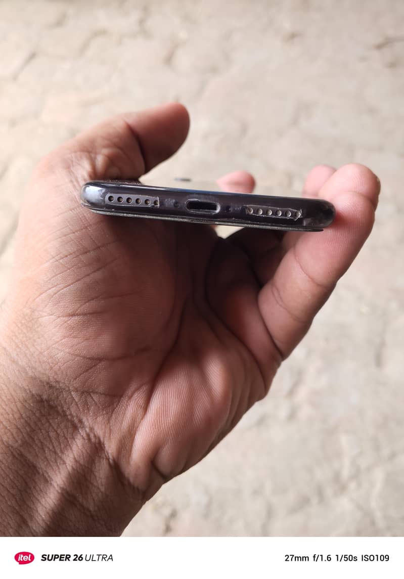 Apple iPhone 8 3